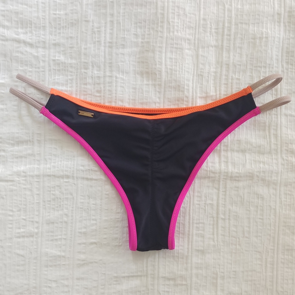 {VS} Bikini Bottom - Picture 4 of 6